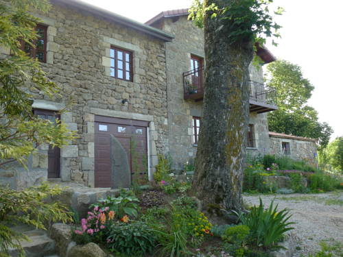 La Croisée des Fleurs : Bed and Breakfast near La Séauve-sur-Semène