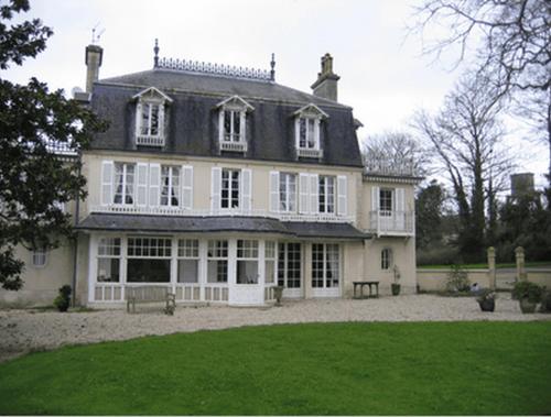 Chambres d'Hôtes Le Petit Sully : Bed and Breakfast near Sully