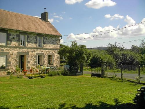 Holiday Home O'Petit Bonheur : Guest accommodation near Villosanges