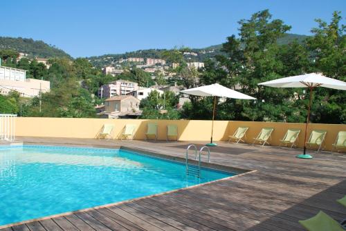 Résidence Le Virginia by Popinns : Guest accommodation near Grasse