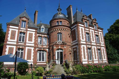 Chateau de Luzigneul : Bed and Breakfast near Le Planquay