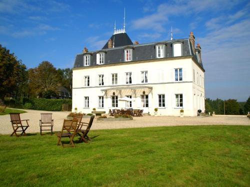 Château Et Gîtes Saint Gervais : Guest accommodation near Le Planquay