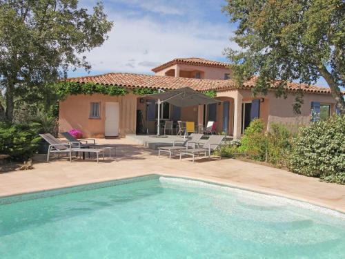 HOTEL LE CANNET-DES-MAURES : Hotels near Le Cannet-des-Maures 83340 France